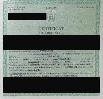 Certificat de absolvire — Formator, cu datele personale redactate